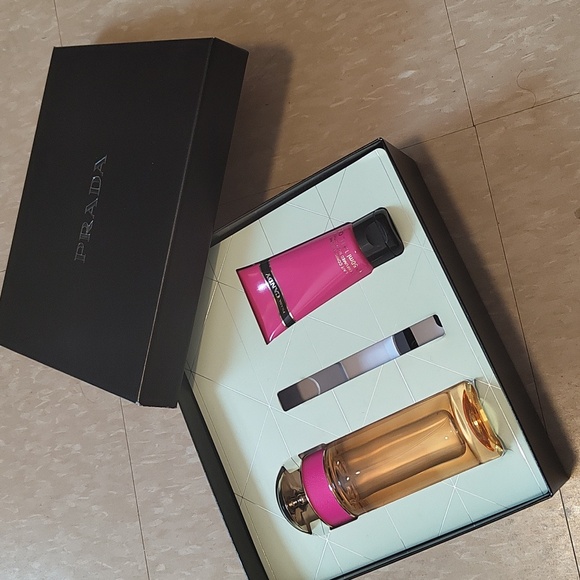 Prada Candy Perfume Set - Picture 2 of 3